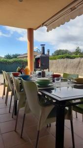 Villa Mediterránea con Cinco Dormitorios y Piscina