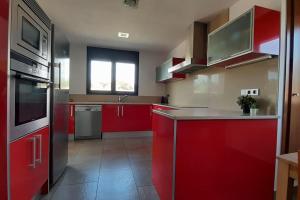Villa Mediterránea con cinco dormitorios y piscina