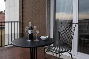 cute and cozy apartment train station