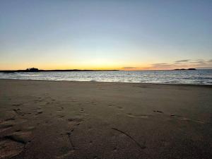 Manhattan - Stylish 1BR Beachfront on Caseys