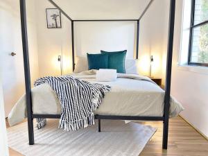 Manhattan - Stylish 1BR Beachfront on Caseys