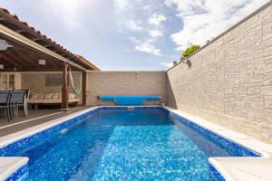 LUXURY VILLA WITH PRIVATE POOL WITH AIRCON,Playa del Duque