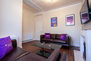 Pillo Rooms - Spacious Cosy 2 Bedroom House by Bridgewater Canal