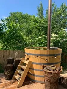 MANDULÁS KABIN a kisház dézsával és kilátással a Balatonra - 讷米斯维塔