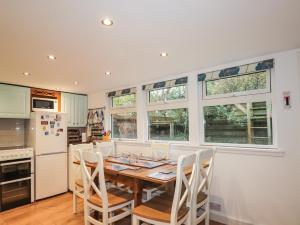 3 Dunrobin Street