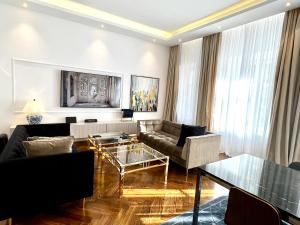 Luxury Apartments MONDRIAN Market Square III