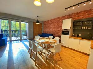 Angelika9I 3 Mountain Aparts