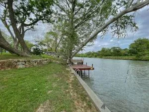 The FARM House - McQueeney