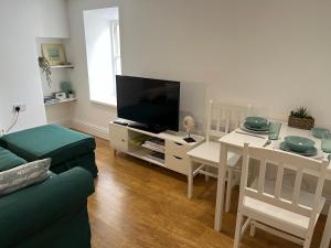 Gwandalan - 1 Bed Apartment, Within Tenby Town Walls