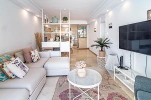 Cozy 2 bedroom corner apartment in Puerto Banus with a Stunning Terrace