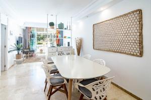 Cozy 2 bedroom corner apartment in Puerto Banus with a Stunning Terrace