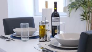 Appartements IVOIRIA !!! SUBLIME Studio HOME STAGING AU CENTRE VILLE !!! : photos des chambres