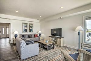 Waterfront Sanctuary with Panoramic Bay Views!