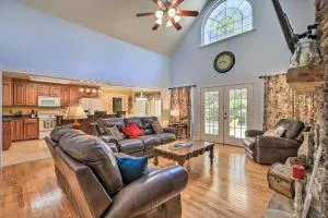 Idyllic Hawkinsville Retreat Large Fire Pit! - Unadilla