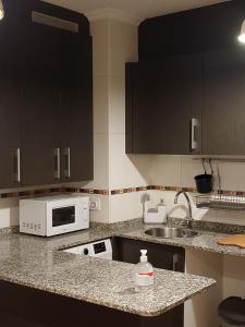 145A Apartamento moderno dos habitaciones by R2R Consulting