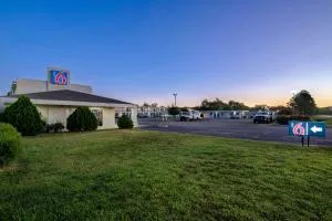 Motel 6-Sulphur Springs, TX - Emory