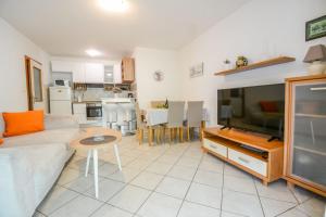 Apartments with parking space Zadar - 15945