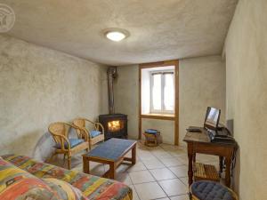 Maisons de vacances Gite Saint-Bonnet-le-Courreau, 4 pieces, 8 personnes - FR-1-496-28 : photos des chambres