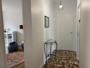 Appartement lumineux au cœur de Moulins avec balcon, parking et équipements complets - FR-1-489-398