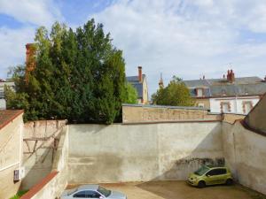 Appartement à Moulins: Confort avec Balcon, Draps et Linge Inclus - FR-1-489-398