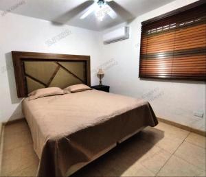 Condominio 231 Loma Bonita, enfrente de la alberca!