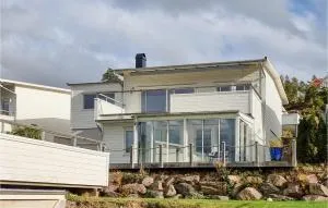 3 Bedroom Lovely Home In Uddevalla - Mosshed