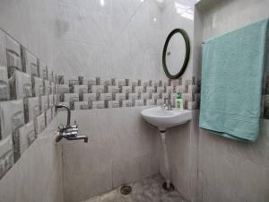 Comfy 2-bedroom House in Sanjaynagar, Bengaluru