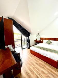 Phòng Giường Đôi Nhìn Ra Núi (Double Room with Mountain View)