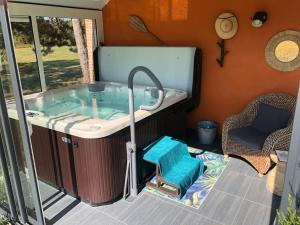 Maisons de vacances Maison au coeur des etangs de Sologne avec SPA , Domaine de Sainte-Marie : photos des chambres