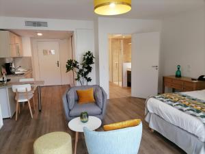 Appart'hotels Residence services seniors DOMITYS LES EAUX VIVES : photos des chambres