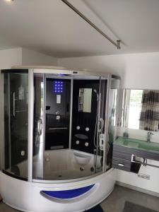 Appartements Loft Zen SPA Balneo Parking Sauna Hammam Billard : Loft