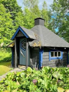 StugaNäraKungsberget - mysig stuga med kamin, grillkåta och vedbastu