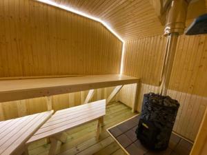 StugaNäraKungsberget - mysig stuga med kamin, grillkåta och vedbastu