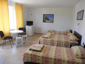 "Ахтопол"-стаи под наем с паркинг