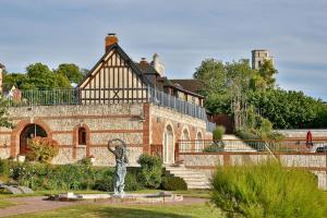 Hotels Le Clos Des Fontaines : photos des chambres