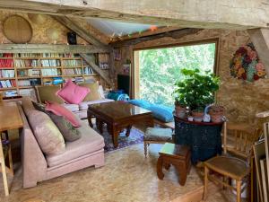 Maisons de vacances Ancienne ferme Bourguignonne en bord de riviere, grand terrain arbore, et clos : photos des chambres