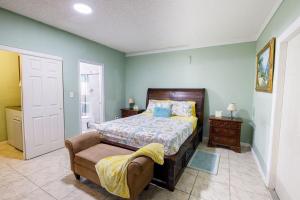 Private Suite in North Miami
