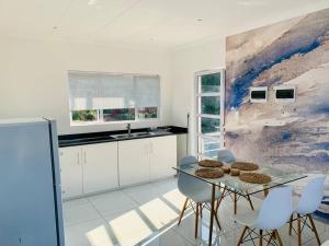 Sienna’s Seaview Guest Cottage