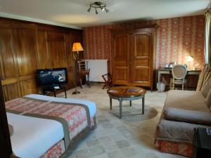 Hotels Le Clos Des Fontaines : photos des chambres