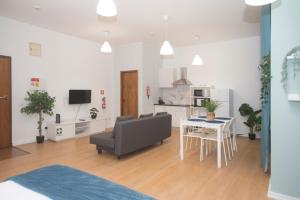 Bonsai Apartment III