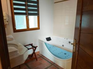 Hotels Le Clos Des Fontaines : photos des chambres