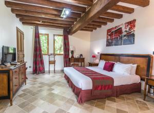 Hotels Le Clos Des Fontaines : photos des chambres