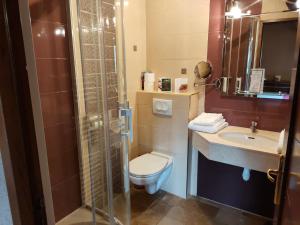 Hotels Le Clos Des Fontaines : Chambre Double Confort