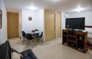 Apartaestudio atractivo, confortable, muy completo, familiar