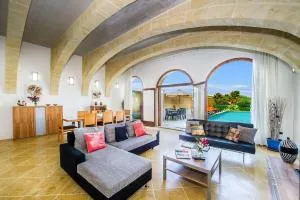 The Arches Holiday Home - Kerċem