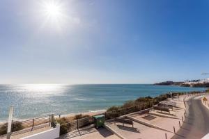 Refurbished beachfront house, Pool, AC, WiFi, Albufeira, sea view