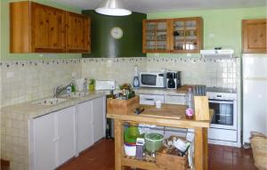 6 Bedroom Awesome Home In Entrecasteaux