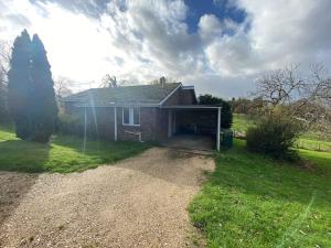 Secluded 3 bed cottage in private parkland