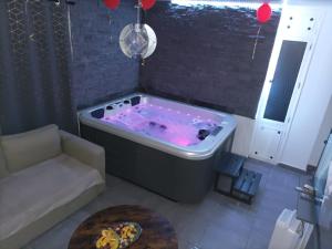 Appartements Superbe appartement T2 avec jacuzzi (jacuzzimars) : photos des chambres