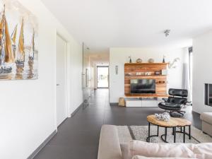 Modern holiday home in Kamperland with garden